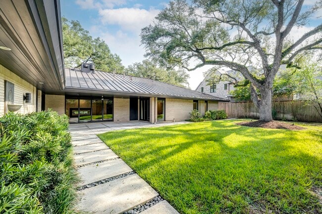Building Photo - 5675 Green Tree Rd