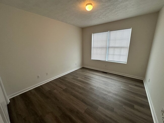 Building Photo - 1659 W Kole Dr