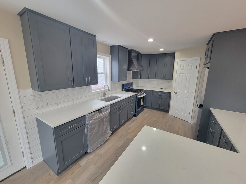 Building Photo - 33 Hamilton St