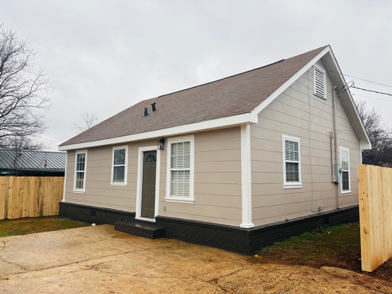 Building Photo - 703 31st Ave E