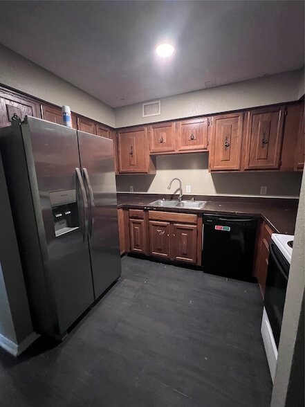 Building Photo - 734 Lariat Ln