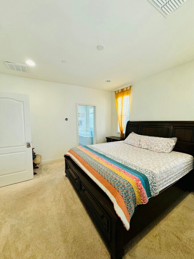 Building Photo - 3166 Vittoria Loop