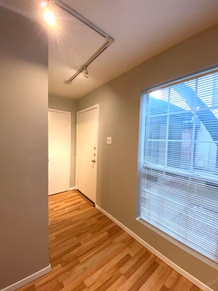 Building Photo - 4314 Travis St