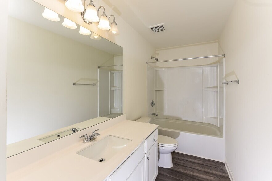 Building Photo - 332 Knightsbridge Ln