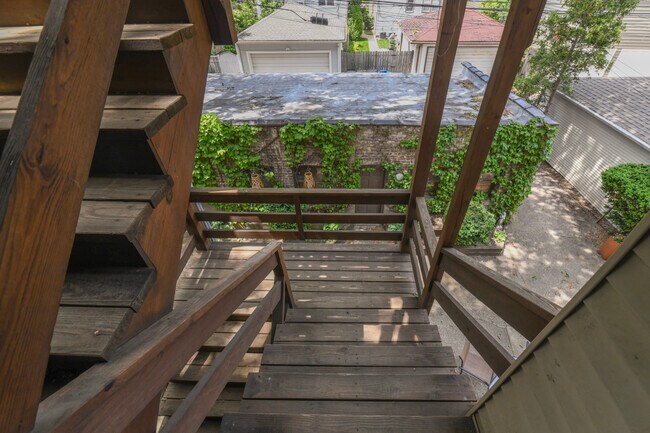 Building Photo - 3312 N Oakley Ave