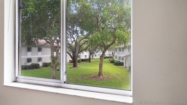 Building Photo - 505 Gardens Dr