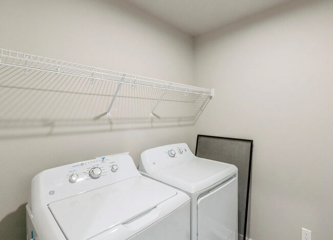 Building Photo - 14437 Springbrook Trl