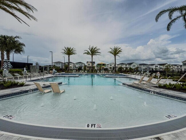 Building Photo - 1895 Pinecliff Dr