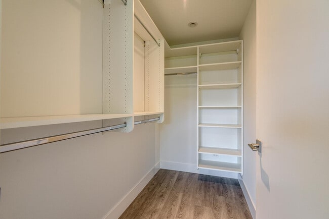 Building Photo - 7137 E Rancho Vista Dr