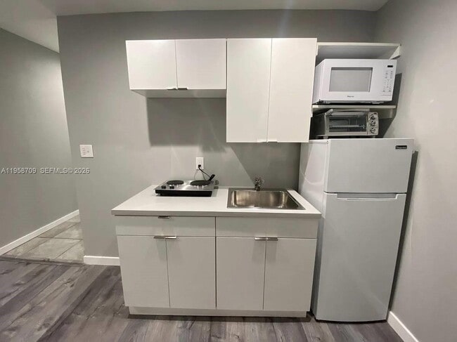 Building Photo - 2126 NW Flagler Terrace