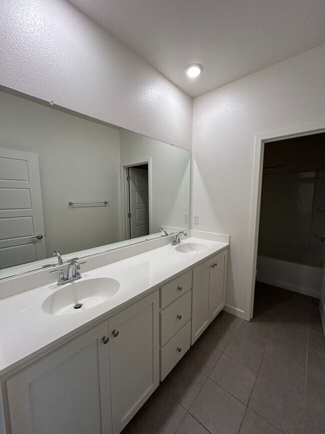 Building Photo - PET FRIENDLY