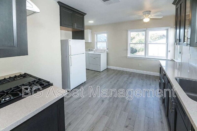 Building Photo - 317 Pomona Ave