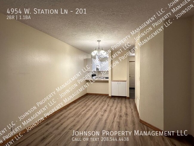 Building Photo - Walking distance to Lakeharbor and State S...