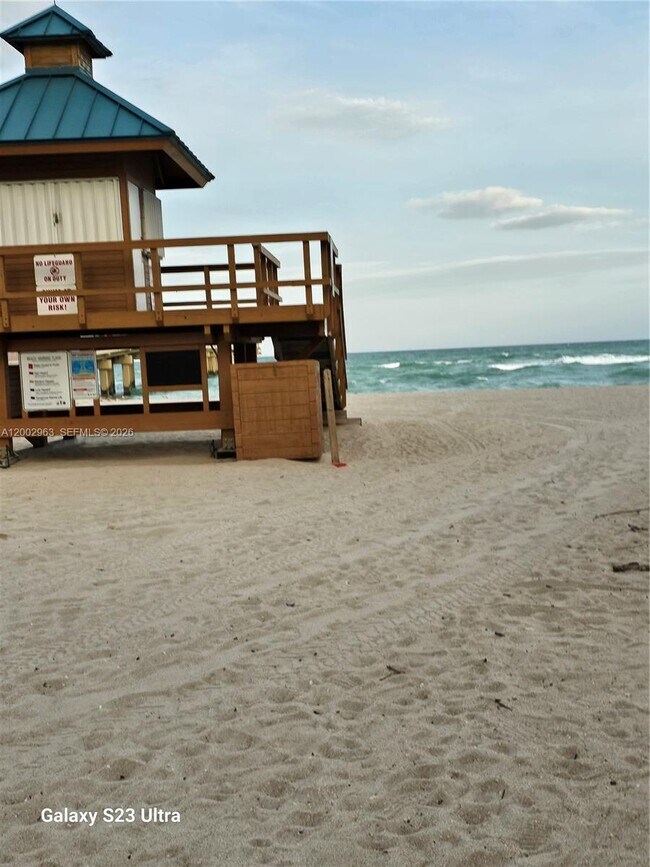 Building Photo - 20400 W Country Club Dr