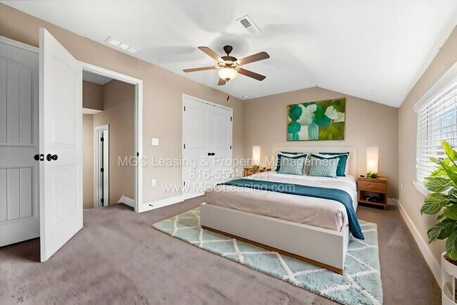 Building Photo - Raymore Luxury Townhome - $100 off Monthly...