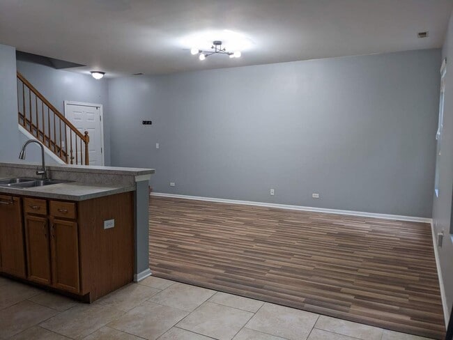 Building Photo - 3994 Blackstone Dr