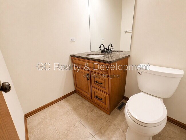 Building Photo - 312 Fieldstone Ct