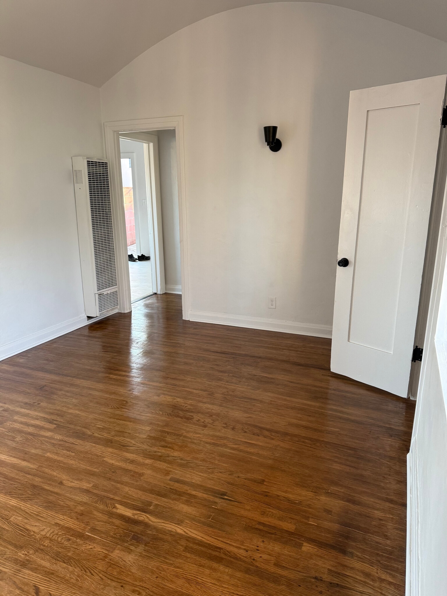 Building Photo - 1134 N Evergreen Ave