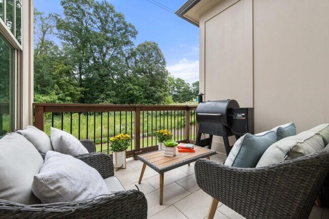 Building Photo - 2045 Bellrick Rd NW