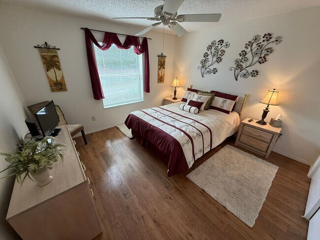 Building Photo - Charming SEASONAL 2+2 Villa in the Village of Sabal Chase