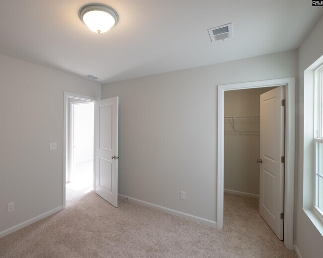 Building Photo - 3025 Hallsdale Dr