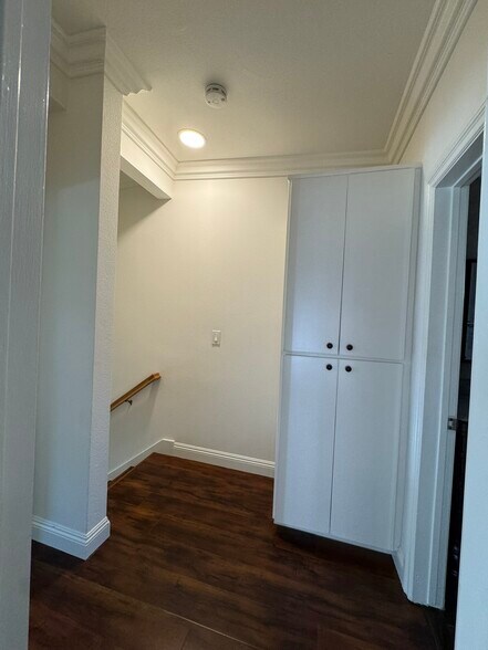 Building Photo - 2203 Voorhees Ave