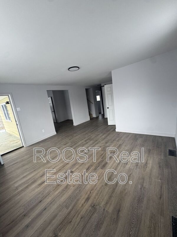 Building Photo - 908 John St