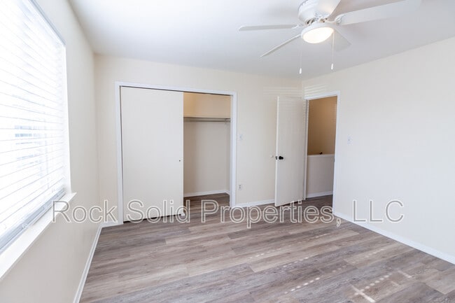 Building Photo - 1203 Crook Ave