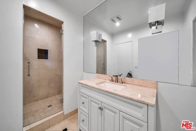 Building Photo - 618 N Rodeo Dr