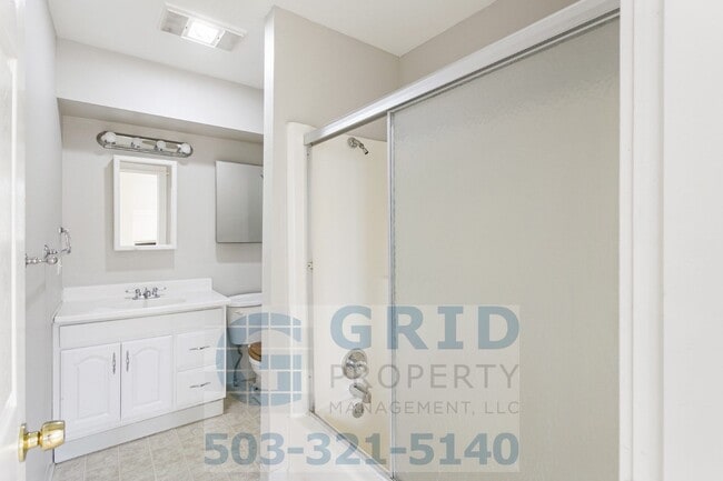 Building Photo - Spacious Craftsman Home - Huge Lot - N Portland!