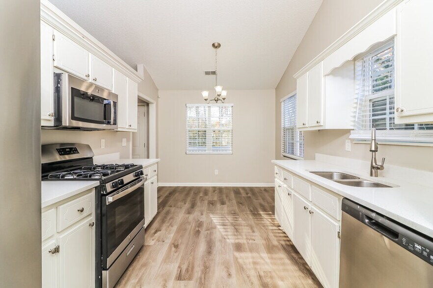 Building Photo - 205 Ashland Manor Dr