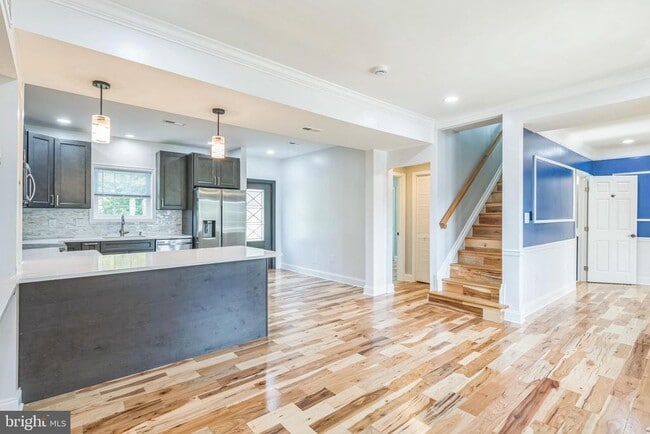 Building Photo - 400 Lake St