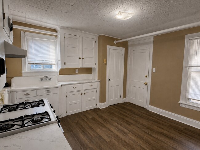 Building Photo - 209 Reno Ave