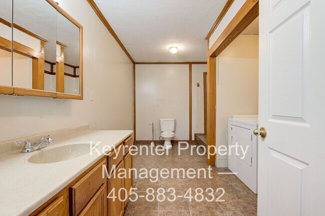 Building Photo - 3607 SW 12th St