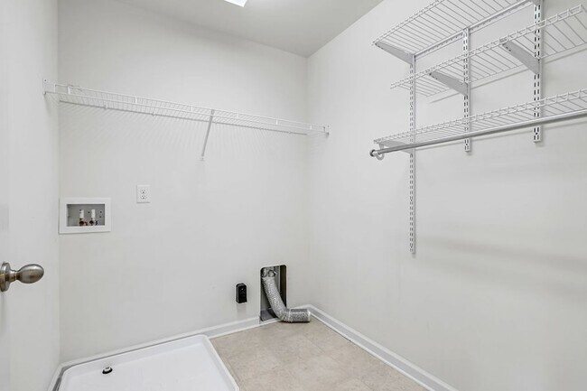 Building Photo - 1038 Livingstone Ln