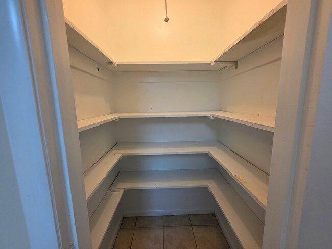 Building Photo - 5BR/2BA home with large family room