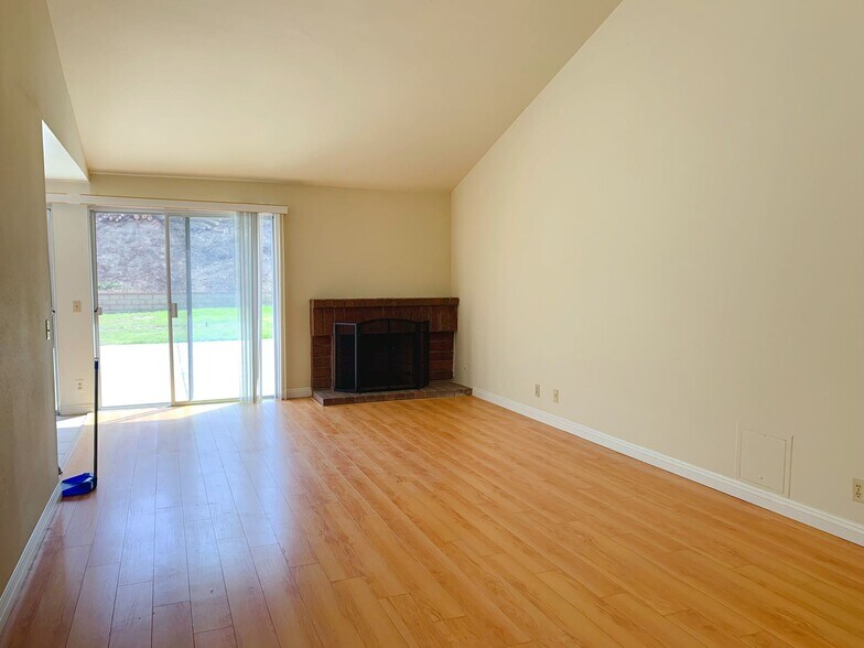 Building Photo - 2546 Cranberry Ln