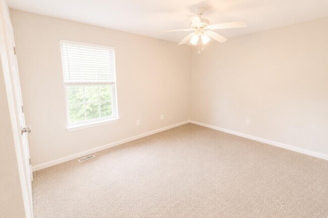 Building Photo - 4005 Snowy Owl Dr