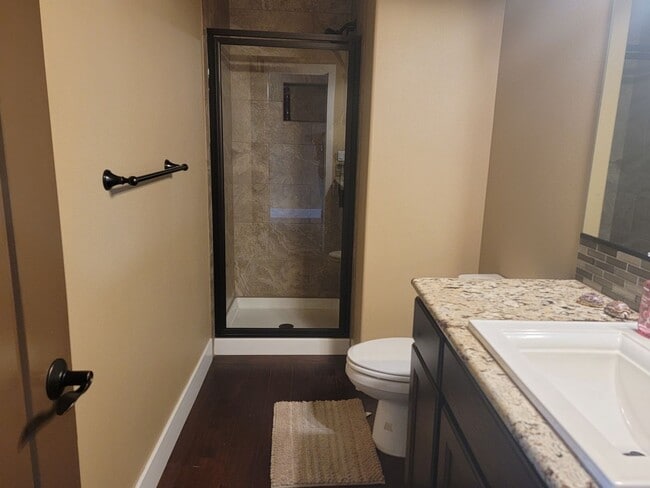 Building Photo - Richland Home with Stunning Views, Comfort...