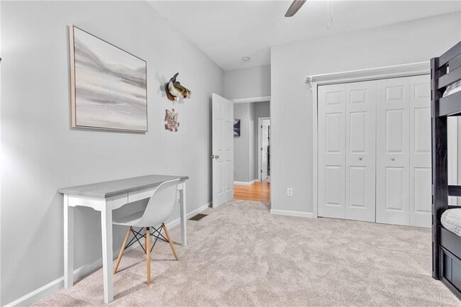 Building Photo - 218 River Dr
