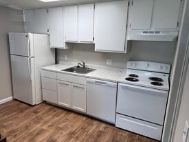 Building Photo - Cedarwood
