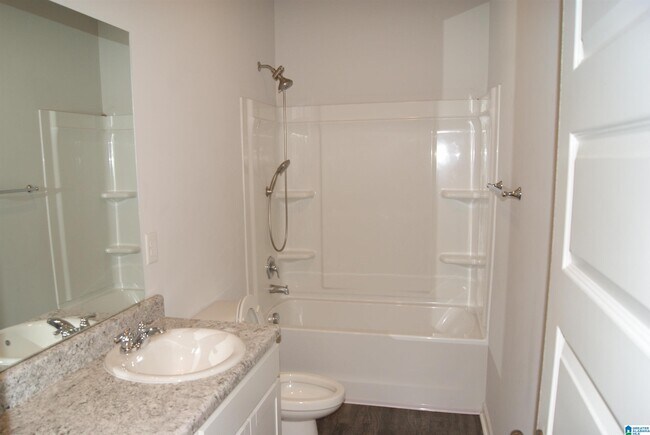 Building Photo - 533 Savannah St