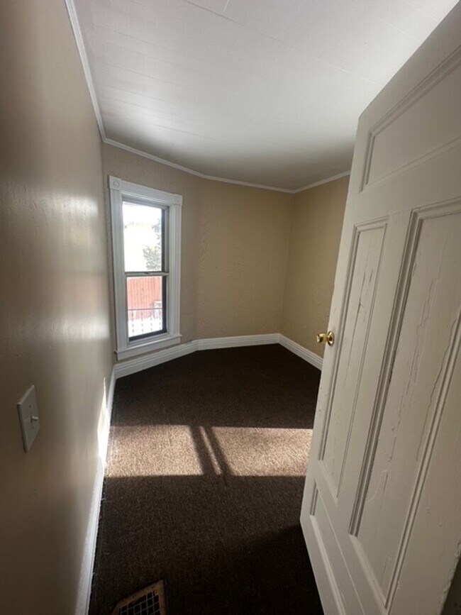 Building Photo - 97 Glendale Park