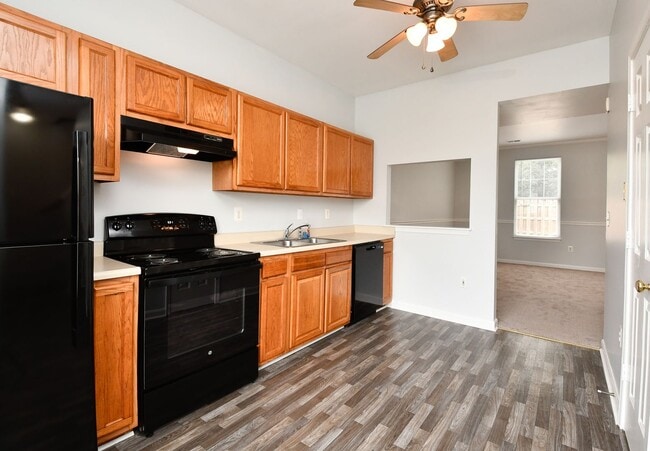 Building Photo - BEAUTIFUL TOWNHOME FOR RENT