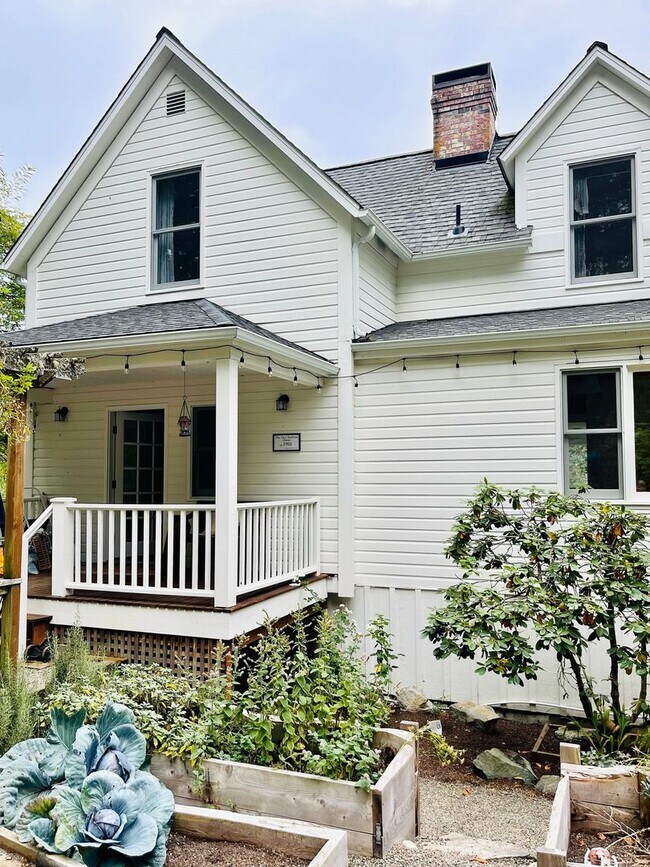 Building Photo - Historic and Peaceful Bainbridge Island Farm