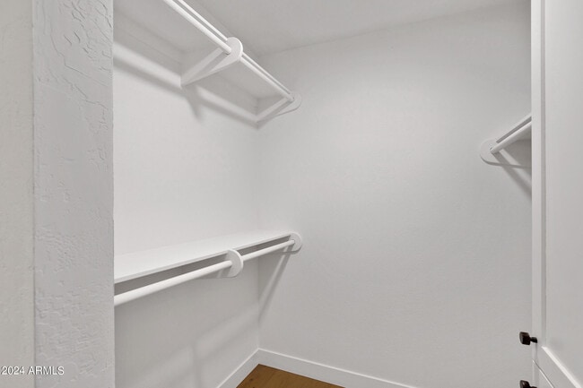 Building Photo - 2514 N 60th Pl