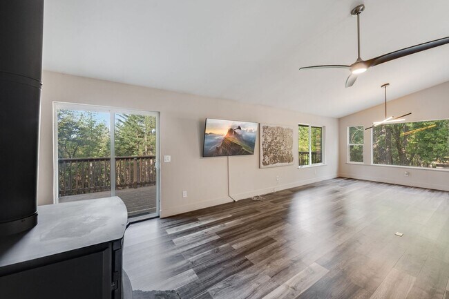 Building Photo - Updated Georgetown Home on 5 Acres with Huge Deck!