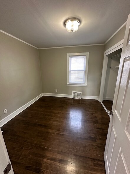 Building Photo - 310 W Scott St