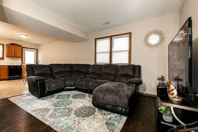 Building Photo - 2139 Hummingbird Dr