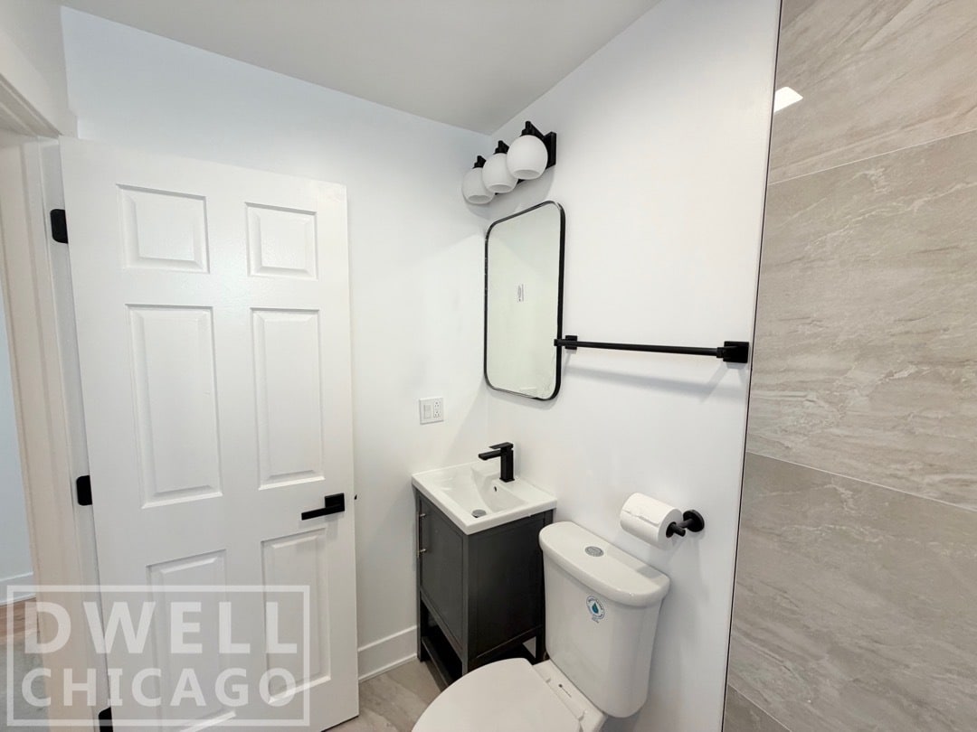 Building Photo - 916 N Noble St